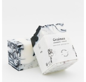Savon de gommage exfoliant aux graines et au charbon en grand pavé